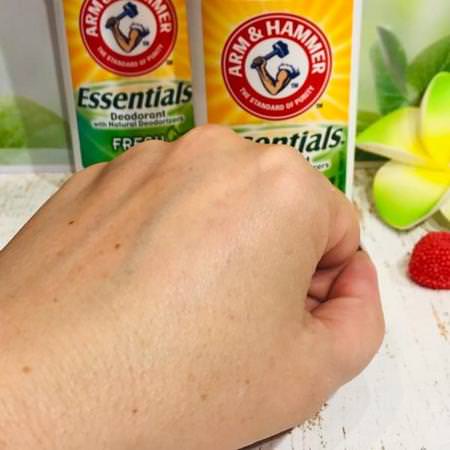 Arm & Hammer, Essentials Natural Deodorant, For Men and Women, Fresh, 1.0 oz (28 g) Review