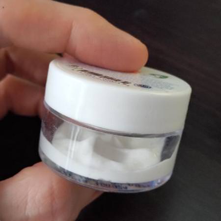 White Egret Personal Care, Vitamin C Hyaluronic Acid Serum, 0.5 oz Review